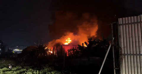 kho xuong tai ha noi boc chay du doi trong dem 153