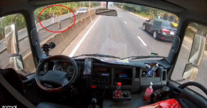 khoanh khac tai xe xe tai cuu be gai giua quoc lo 931