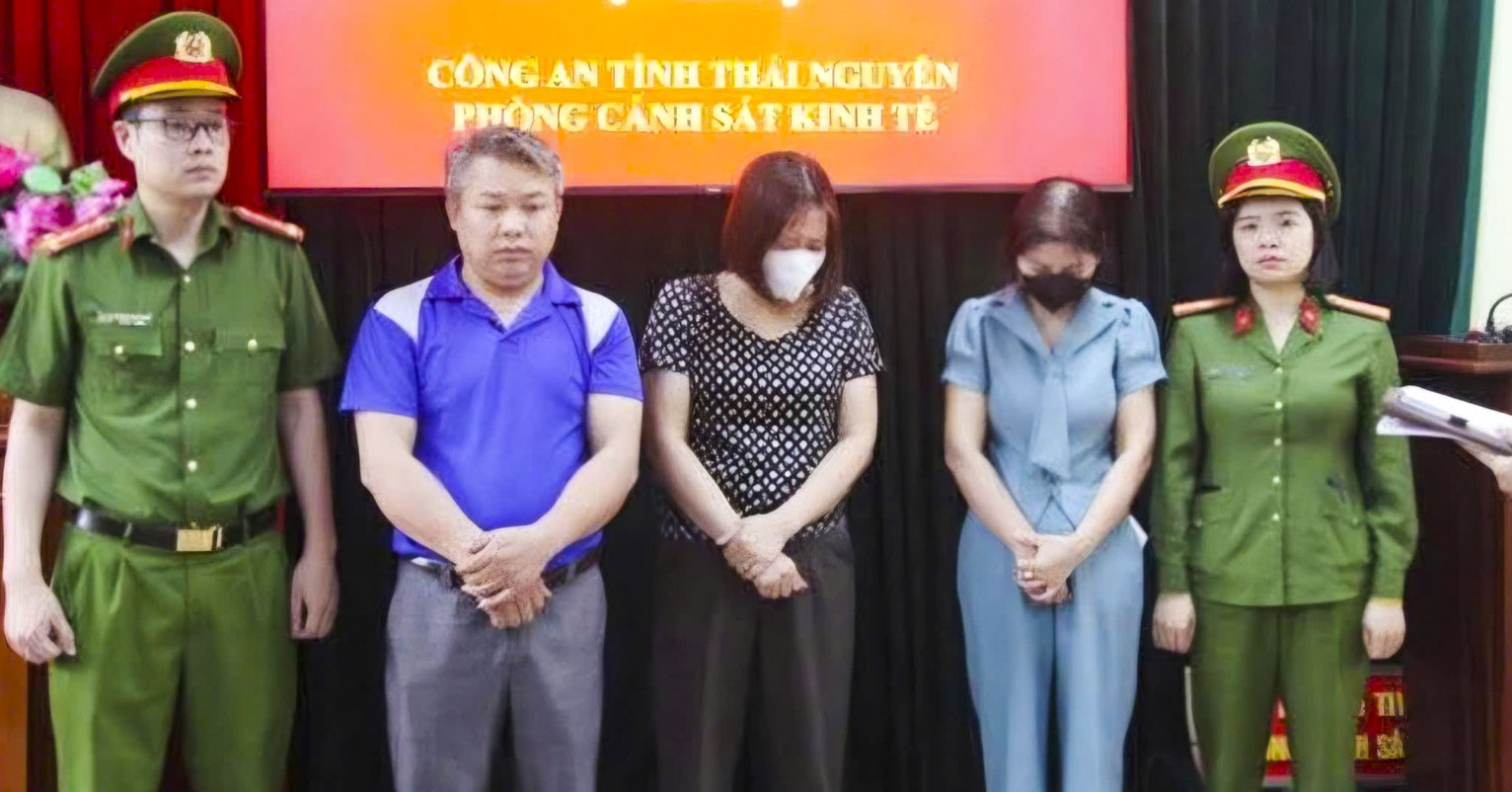 khoi to 3 bi can vu dua thuc pham ban vao truong hoc o thai nguyen 2868