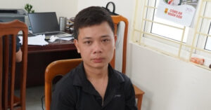 khoi to nghi pham dung sung tu che ban chet me vo va tai xe taxi 2147