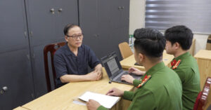 Khởi tố ông chủ vàng Bảo Tín Minh Châu cùng con trai 2 khoi to ong chu vang bao tin minh chau cung con trai 2208