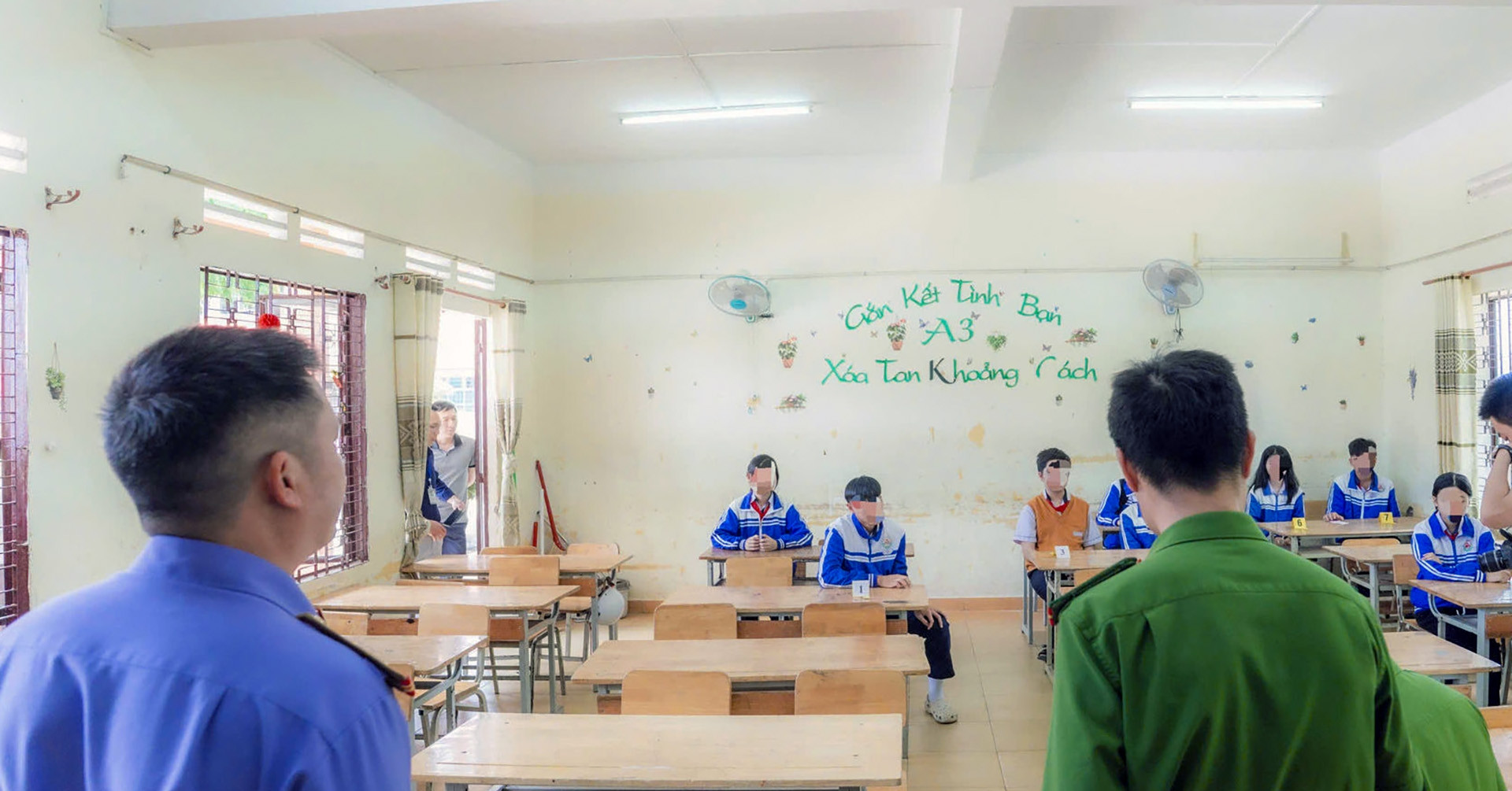 khoi to vu nam sinh lop 8 tu van nghi lien quan bao luc hoc duong 1201