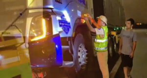 Không có bằng lái vẫn chạy xe trên cao tốc, nam tài xế bị niêm phong ô tô 1 khong co bang lai van chay xe tren cao toc nam tai xe bi niem phong o to 1347