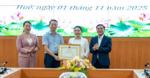 kim oanh group trao 10 ty dong ho tro nguoi dan hue khac phuc hau qua mua lu 913