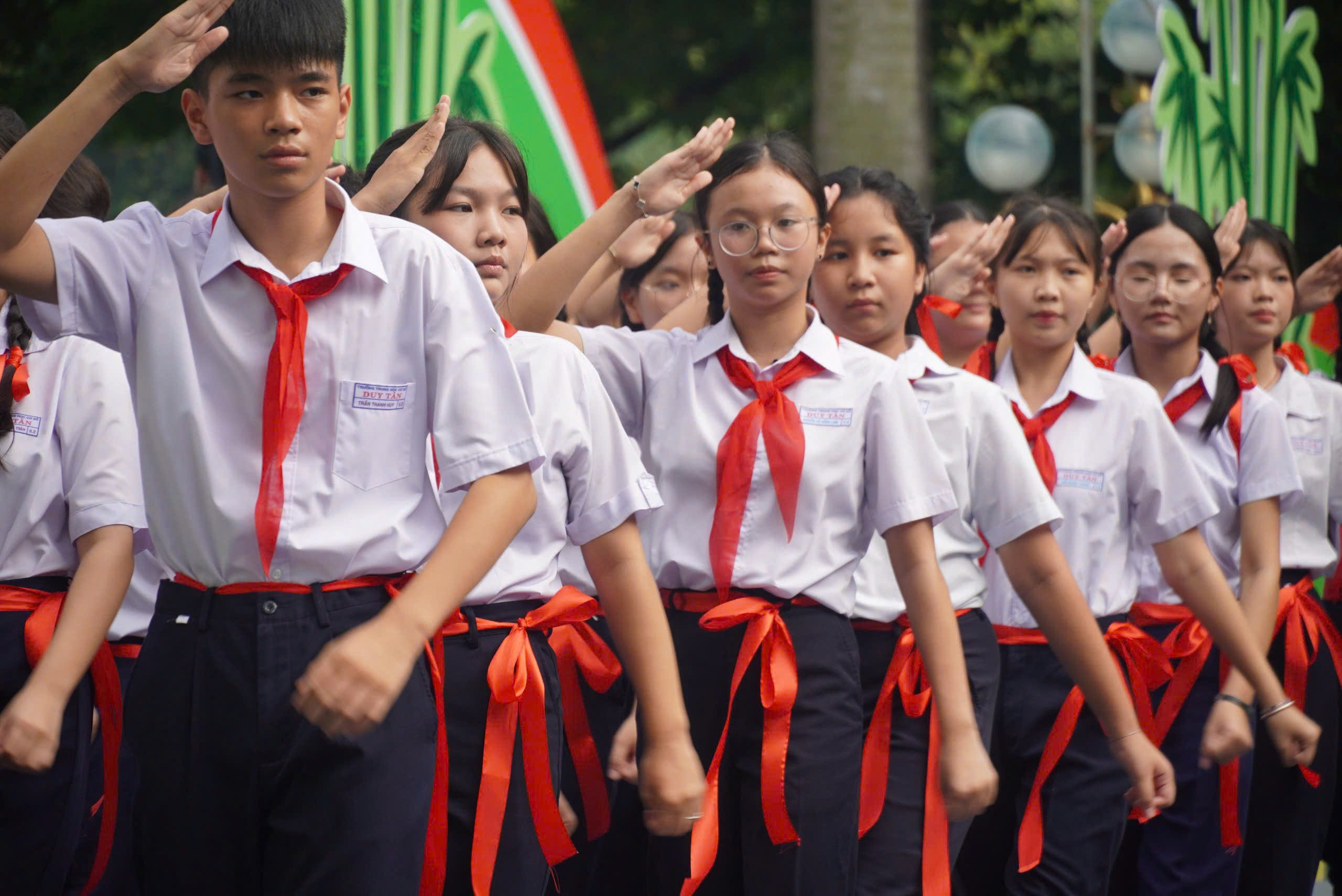 ky niem thanh lap doi 2
