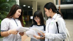 Đề thi Ngữ văn chính thức kỳ thi vào lớp 10 tại Hà Nội năm học 2026-2027 1 ky thi vao 10
