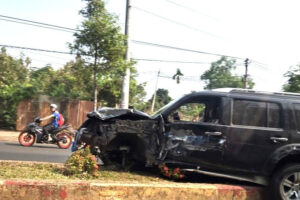 lai o to trom cap chay tron bat ngo tong vao dai phan cach o dak lak 886