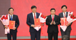 lam dong dieu dong bo nhiem 10 can bo lanh dao 921