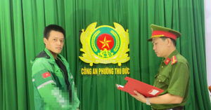 lam ro vu tai xe mac ao xe om cong nghe hung hang danh ghen tren pho o tphcm 1134