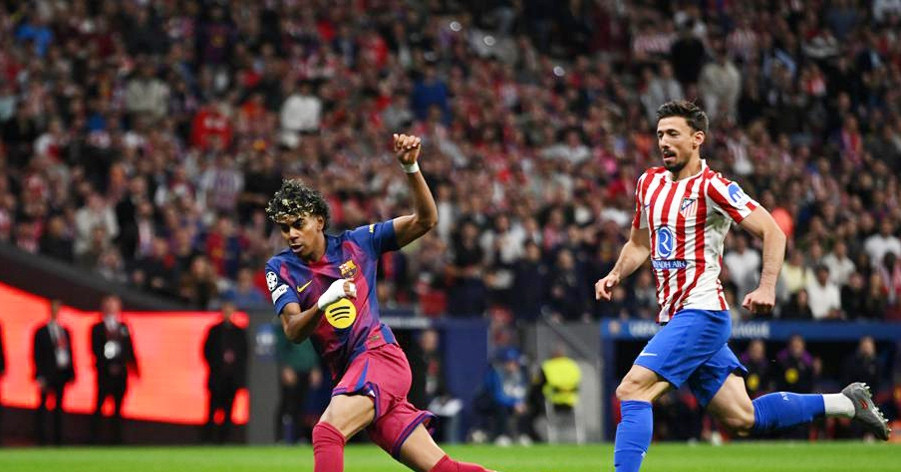 lamine yamal ghi ban barca van cay dang roi champions league 311