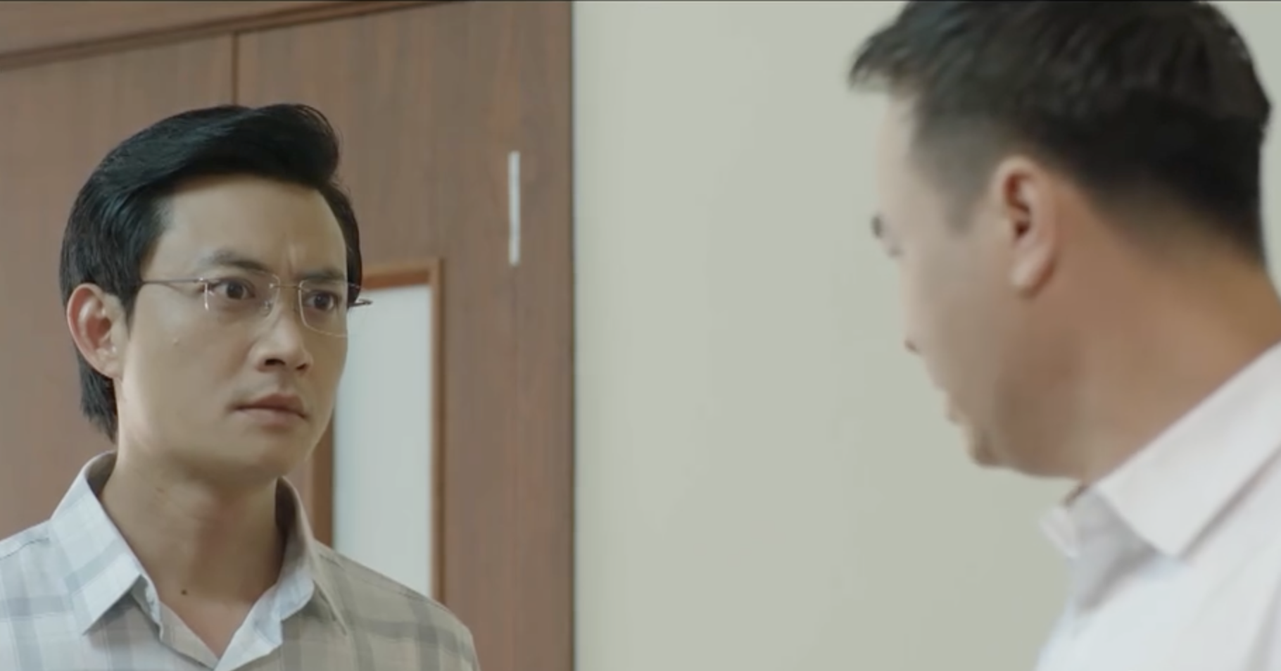 Lan Ranh Tap 7 Pho Giam Doc Khac Bi Cap Duoi De Doa Tong Tien Ep Phai Cuu 524