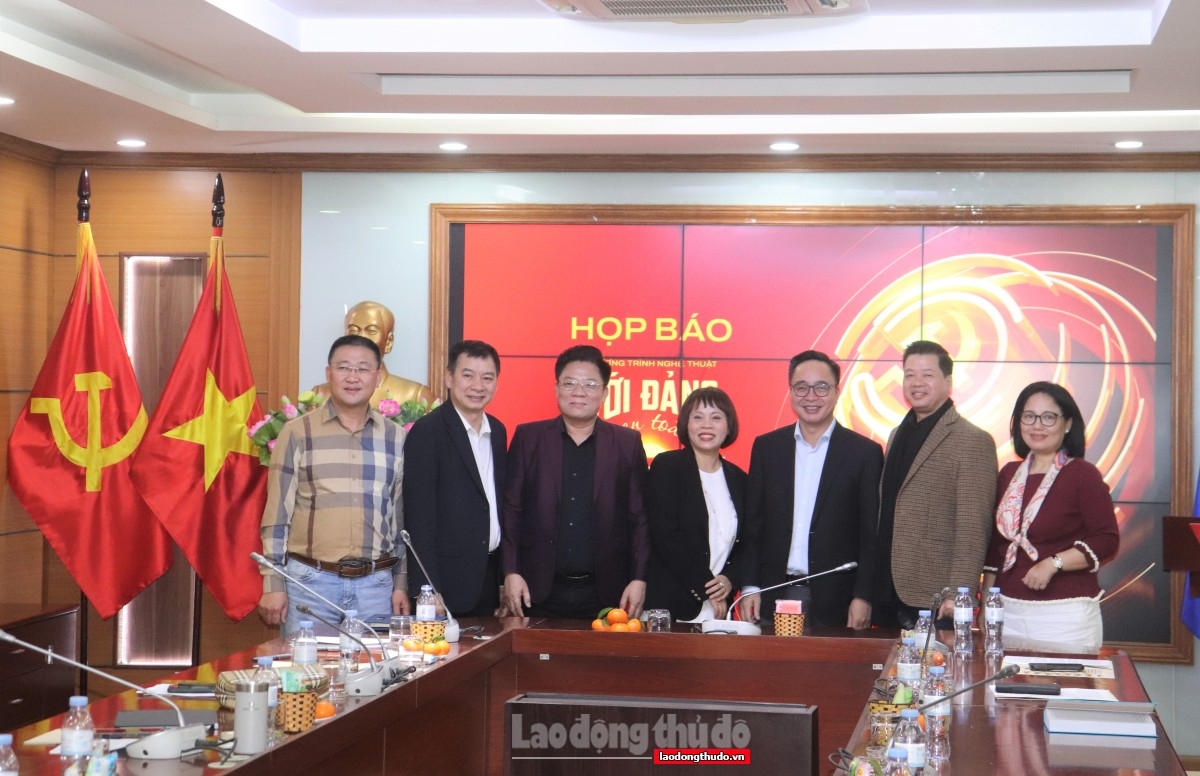 Lan Toa Niem Tin Yeu Voi Dang Qua Chuong Trinh Nghe Thuat Voi Dang Ven Toan Niem Tin Yeu 20251230163