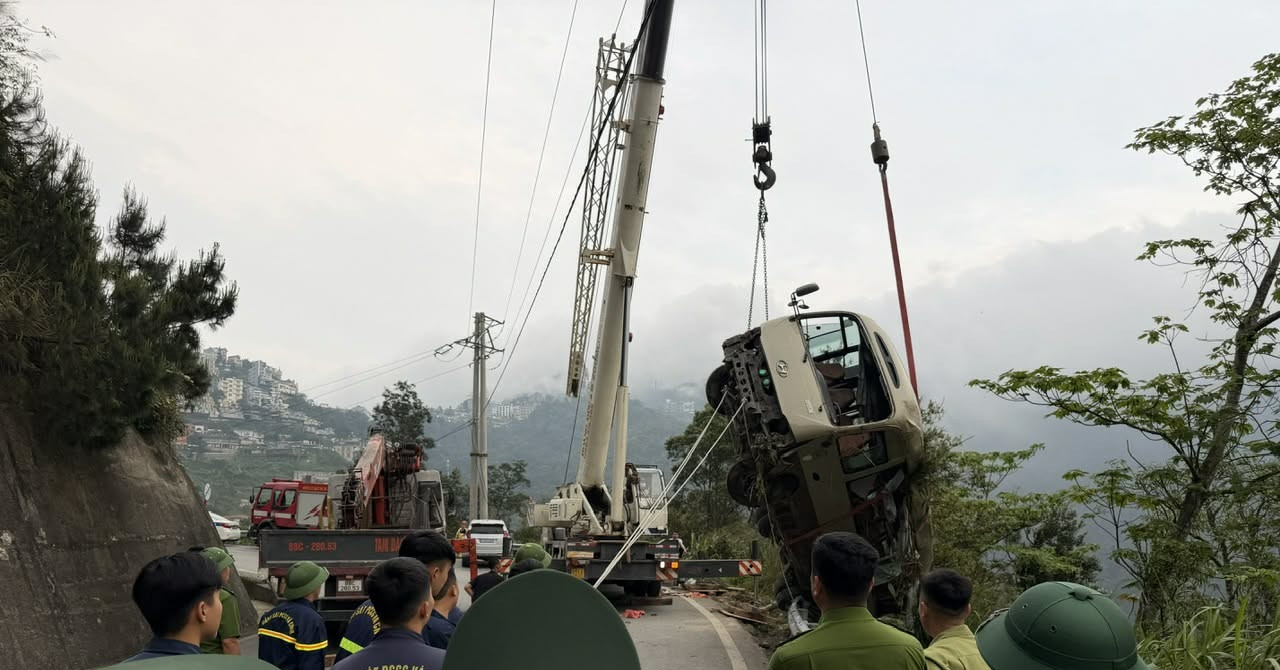 lat xe khach cho 29 nguoi o tam dao 1113