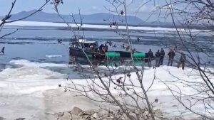 Lật thuyền chở khách du lịch trên hồ Baikal làm 5 người thiệt mạng 1 lat thuyen ho baikan