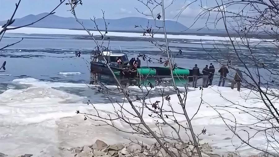 lat thuyen ho baikan