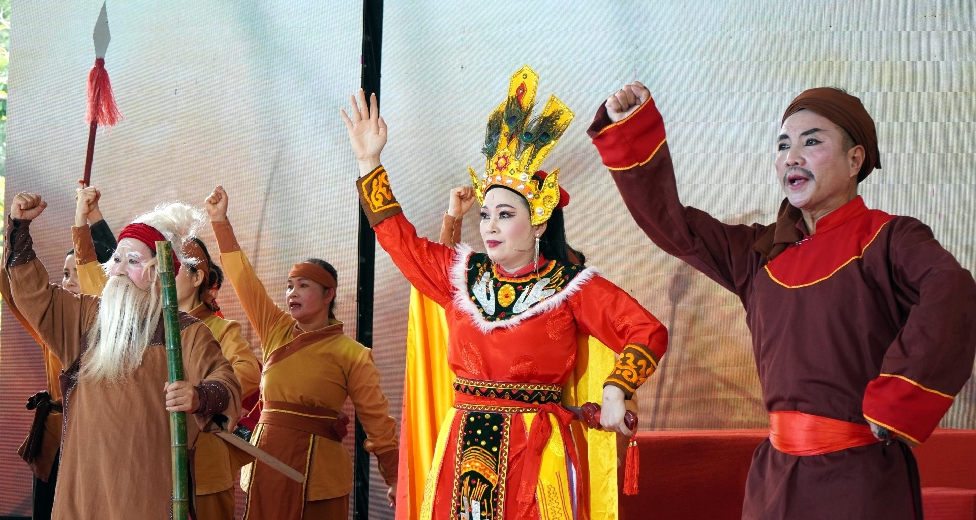 le hoi den ba trieu khi phach nu anh hung vang vong sau 1 1280