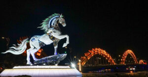 Loat Linh Vat Ngua Tet Binh Ngo Dang Gay Sot Nguoi Xem Tram Tro 2793