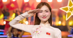 Loi Nhan Xuc Dong Cua Nsnd Trung Anh Ca Si Hoa Minzy Gui Toi U23 Viet Nam 6A436Ac4D75B4436B12F7Db1D1