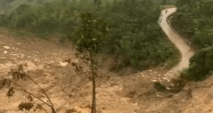 Lu Bun Tran Gan 3Km Sau Tieng No Lon Luc Rang Sang Nghin Nguoi Dan Bi Co Lap 1331