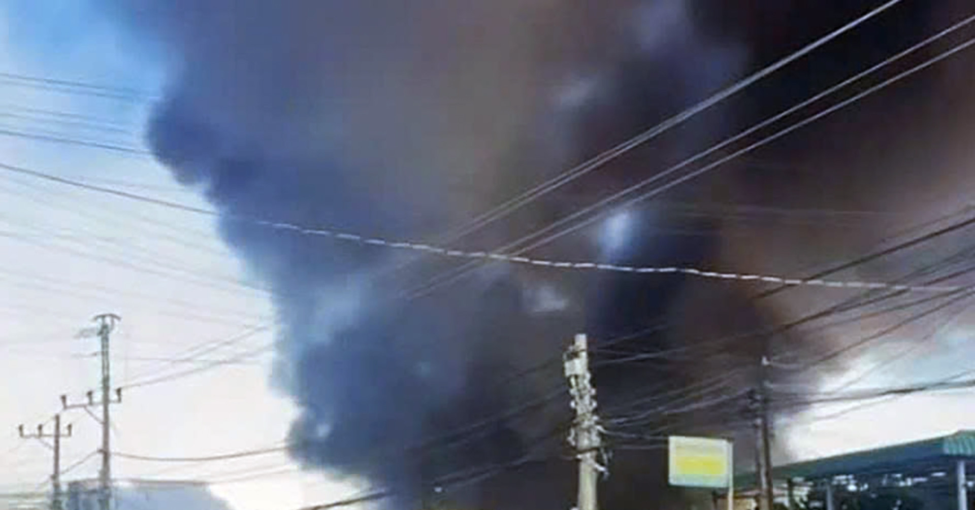 lua bao trum nha de xe o to con bi thieu rui 1118