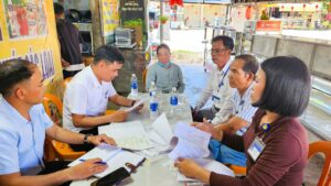 Tiệm bánh mì ở Quảng Trị bị tạm đình chỉ sau vụ phát hiện dòi trong xôi 1 luc luong chuc nang lam viec voi chu tiem banh mi