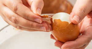 Luoc Trung Bao Nhieu Phut La Dung Va Luoc The Nao Cho De Boc Vo 2110