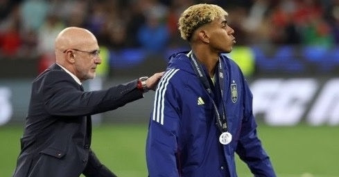 ly do khien barca cho tuyen tay ban nha tuc dien vu lamine yamal 290