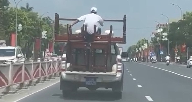 ly do tai xe o to ban tai bien xanh cho nguoi tren thung xe de giu ban ghe 1675