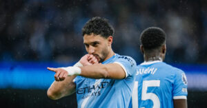 man city thang tran da bu duoi sat arsenal 967