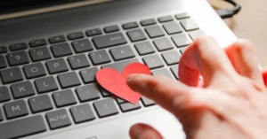 mat 15 trieu usd vi nghe loi ban gai quen qua mang dau tu tien ao 1942