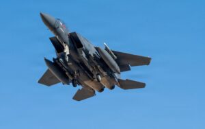 Mỹ cứu phi công thứ 2 của máy bay F-15E sau cuộc đấu súng dữ dội với Iran 2 may bay F 15 tham gia chien dich Epic Fury chong Iran may bay My xung dot Iran My khong quan My.JP