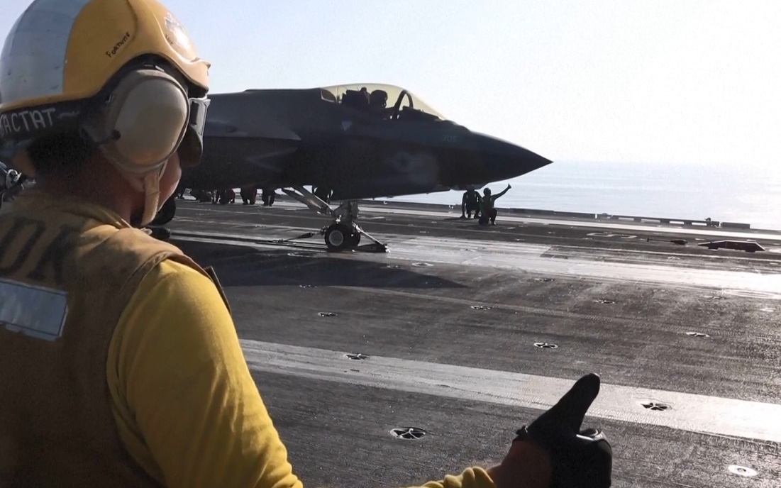 may bay My xuat kich de tap kich Iran boong tau san bay My Abraham Lincoln 28 2 2026 US Centcom.jp