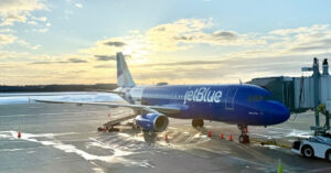 may bay quay dau khan cap sau va cham voi cho soi tren duong bang 2085