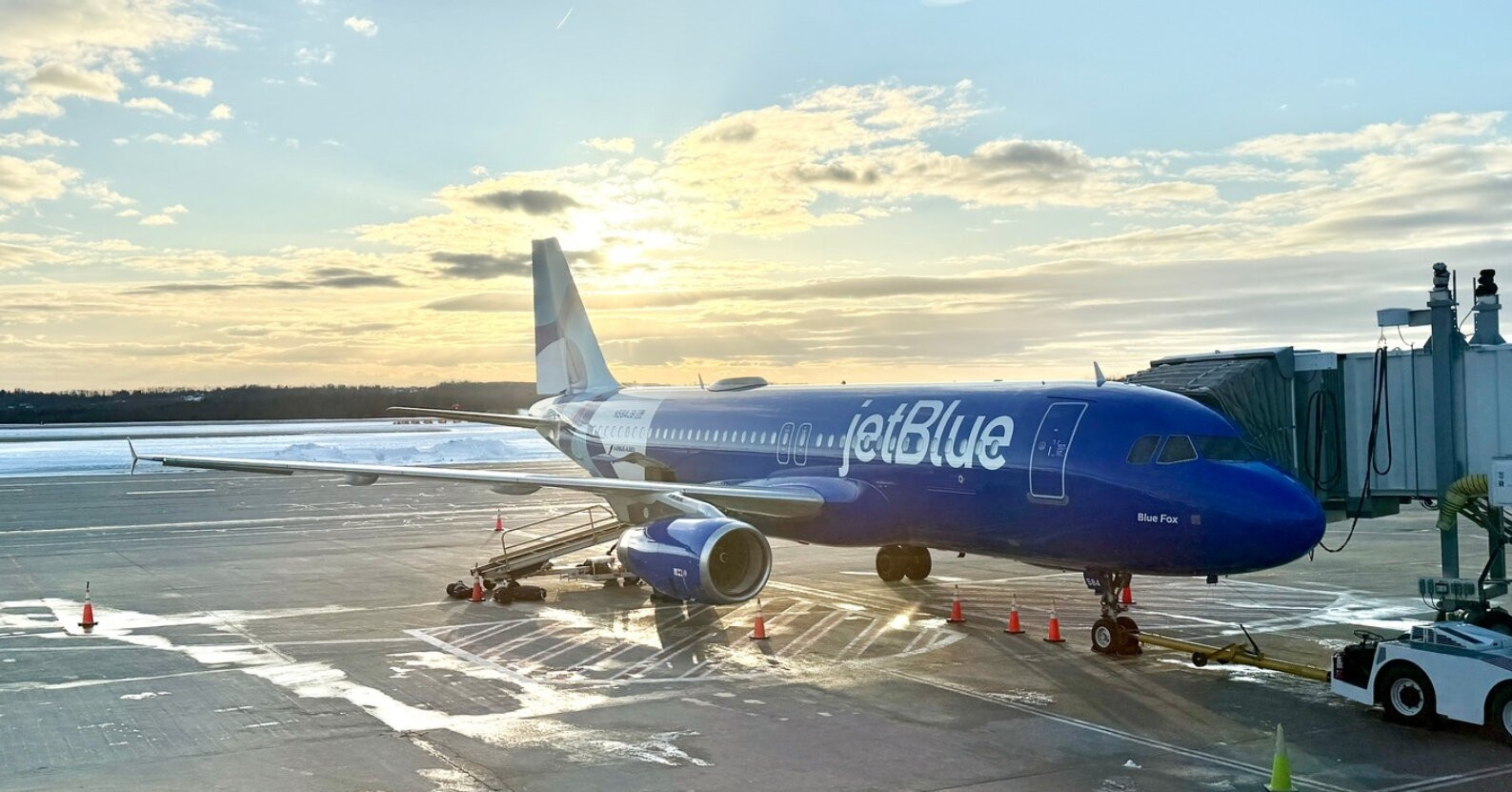 may bay quay dau khan cap sau va cham voi cho soi tren duong bang 2085