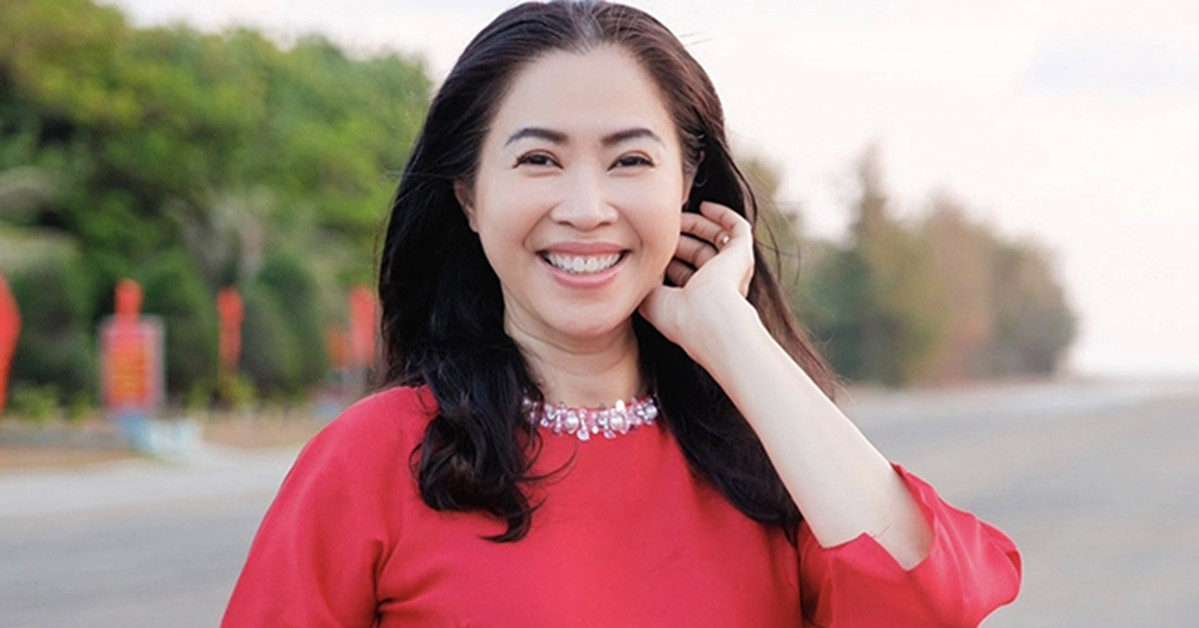 mc quynh hoa tuoi 54 la pho giam doc quyen luc quyet giau chong suot 30 nam 2032
