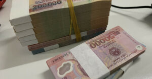 Me Chong Giu Ho 100 Trieu Mung Cuoi Con Dau Hoi Han Khi Nhan Lai Sau 2 Nam B88Ee89A51De4660A1Fa76C3F