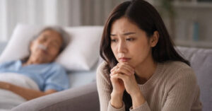 Me Chong Gui Tien Ma Khong Trong Chau Khi Toi Sinh Ba Om Nang Toi Co Nen Ve Cham 61