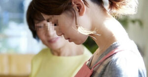 Me Chong Nhat Quyet Khong Cho Toi Ve Ngoai O Cu Vi Ly Do Kho Chap Nhan 135