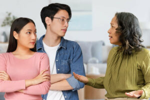 Me Vo Ep Toi Phai Doi Xe Mua Nha Moi Xung Voi Con Gai Ba 477