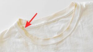 meo lam sach vet o vang tren quan ao trang bang baking soda 233131