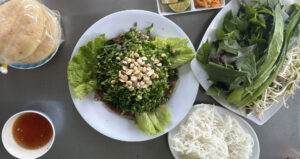 mon la trong mam com dai khach o vinh long co gai ha noi an lien 2 bat vi ngon 1383