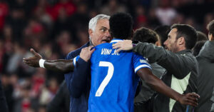 Huyền thoại Liverpool bênh Vinicius: Mourinho đạo đức giả 1 mourinho bi che dao duc gia vi day doi vinicius 719