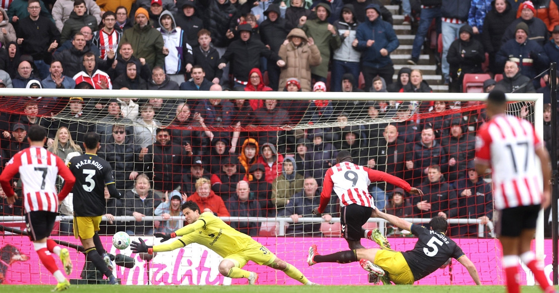 mu may man thoat thua truoc sunderland 2341