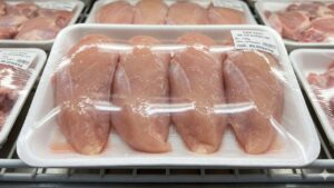 Mua Ga Dong Khay Trong Sieu Thi Nhan Vien Tiet Lo Chi Tiet Nho Giup Nhan Ra Thit Tuoi Nhieu Nguoi Va