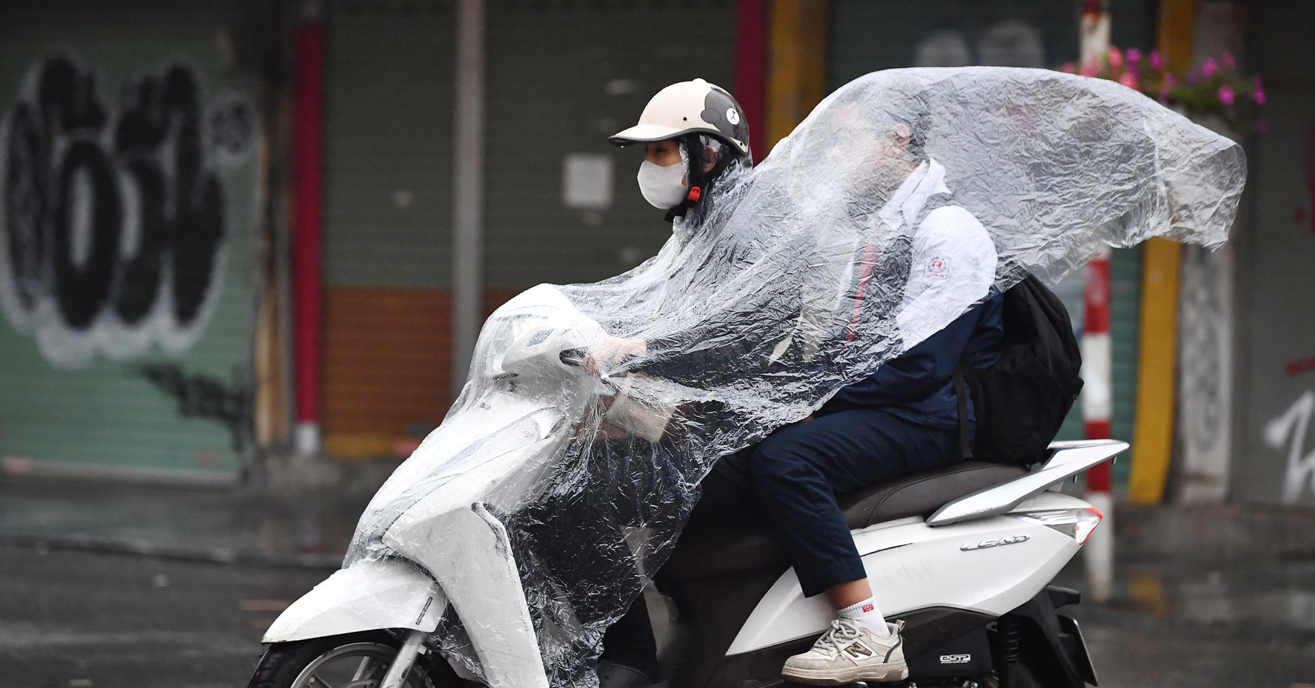 mua giong xuat hien tai nhieu phuong o ha noi mien bac chuyen mat 155