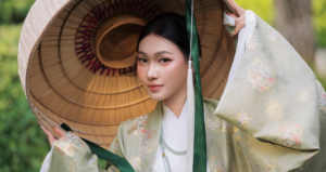 Mùng 1 Tết 2026 Nên Mặc Màu Gì Để May Mắn Cả Năm? Mung 1 Tet 2026 Nen Mac Mau Gi De May Man Ca Nam 1265