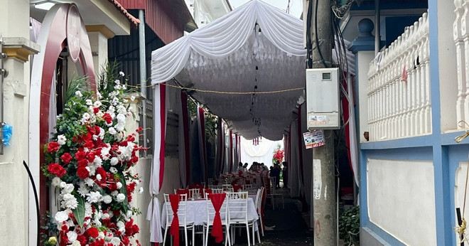 Mung Cuoi Hang Xom 100 Nghin Nguoi Phu Nu U60 Nhan Cai Ket E Che E155890C33F44705Ac38Be3635125C95 32