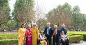 Muon Mau Tet Duong Lao Tai Phuong Dong Asahi 1714