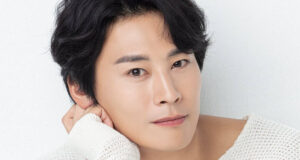 Nam Dien Vien Co Dau Mat Troi Qua Doi Dot Ngot O Tuoi 40 2485