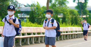 nang nong gay gat ha noi yeu cau dung hoat dong ngoai troi voi hoc sinh 384